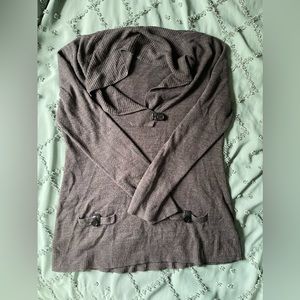 Women’s V-Neck Sweater - Size XL